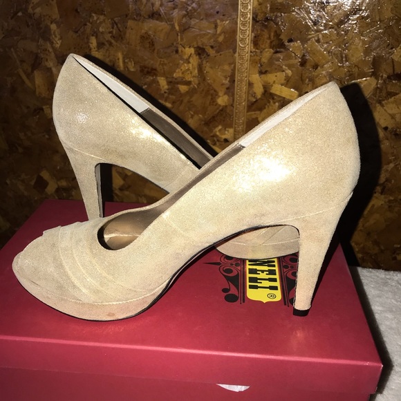 Shoes - Picture 2 of 3